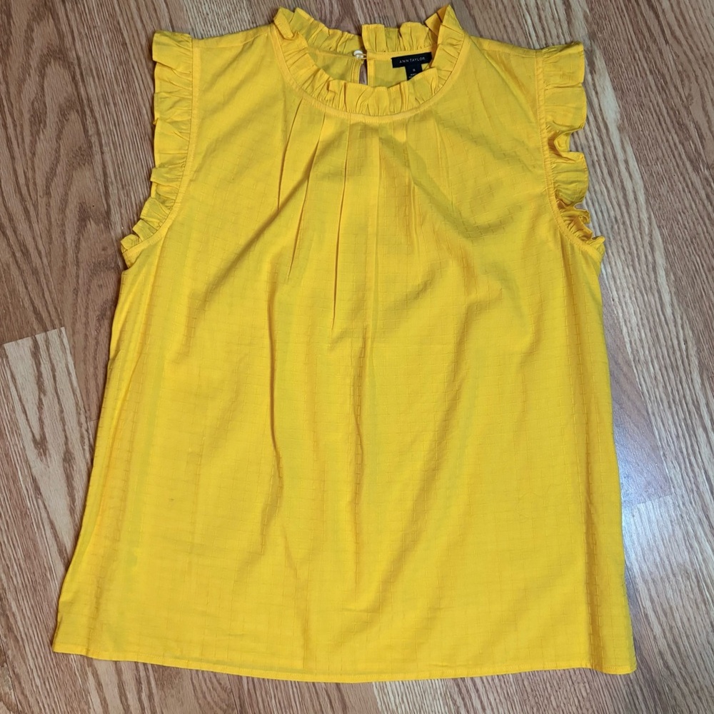 NWOT Ann Taylor Yellow Ruffled Sleeveless Top Size Medium